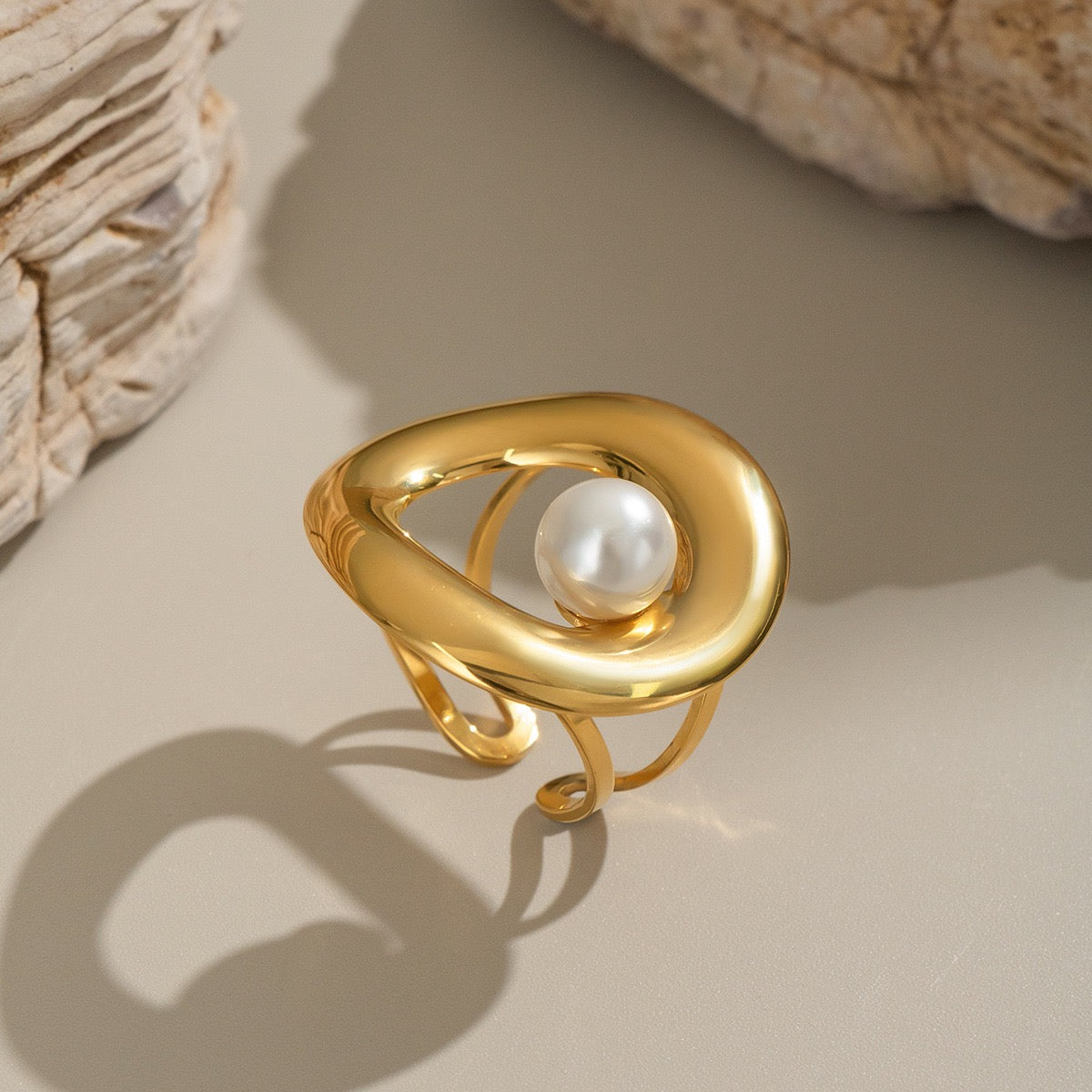 Pearly oval ring