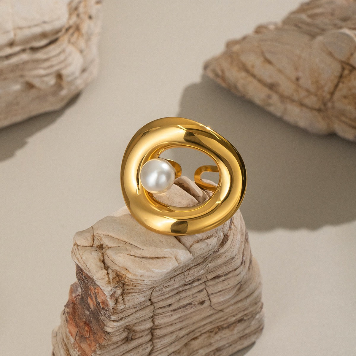 Pearly oval ring