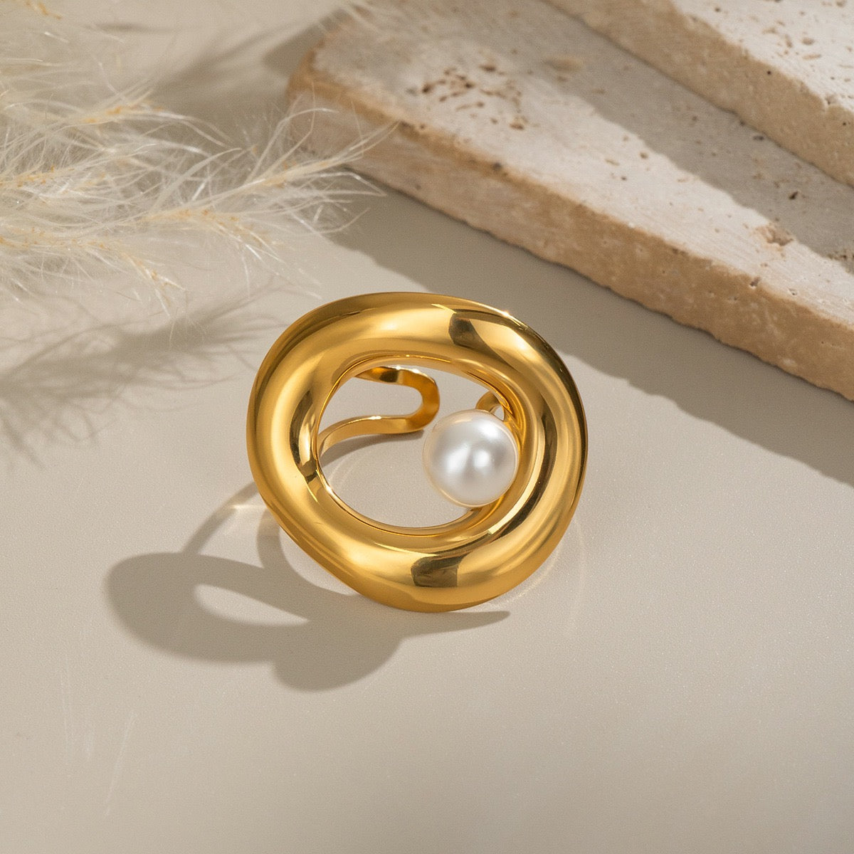 Pearly oval ring