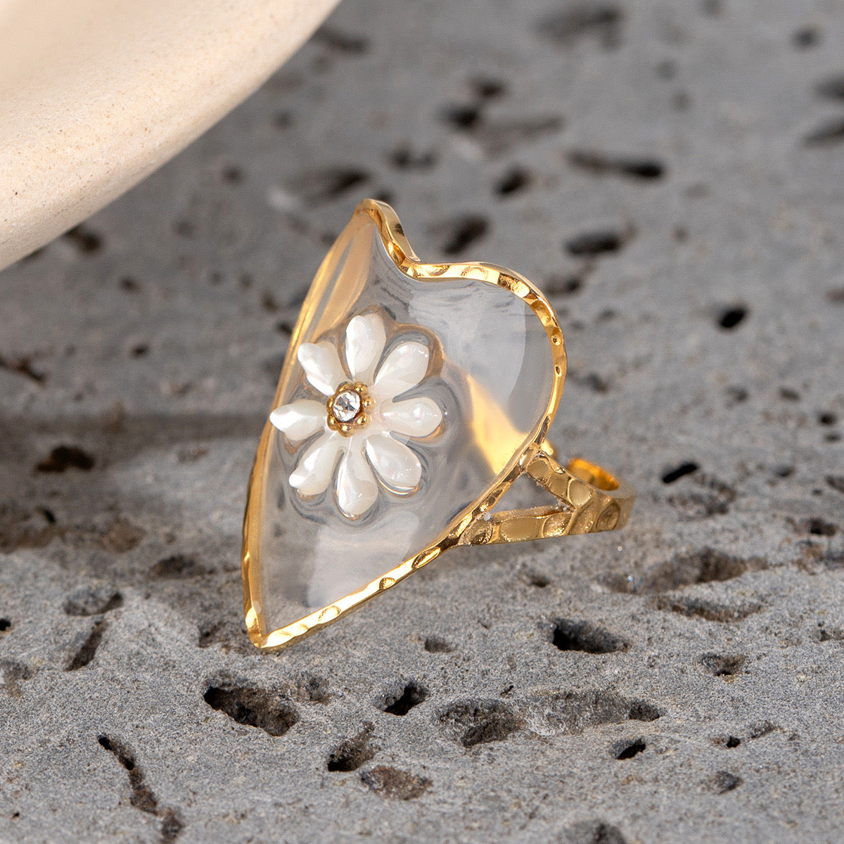 Clear heart flower ring