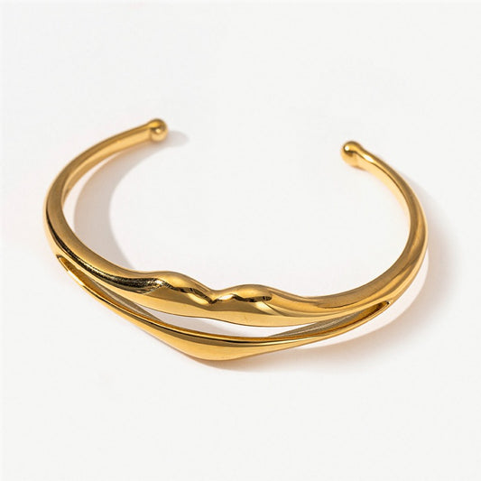 Sexy lips bangle
