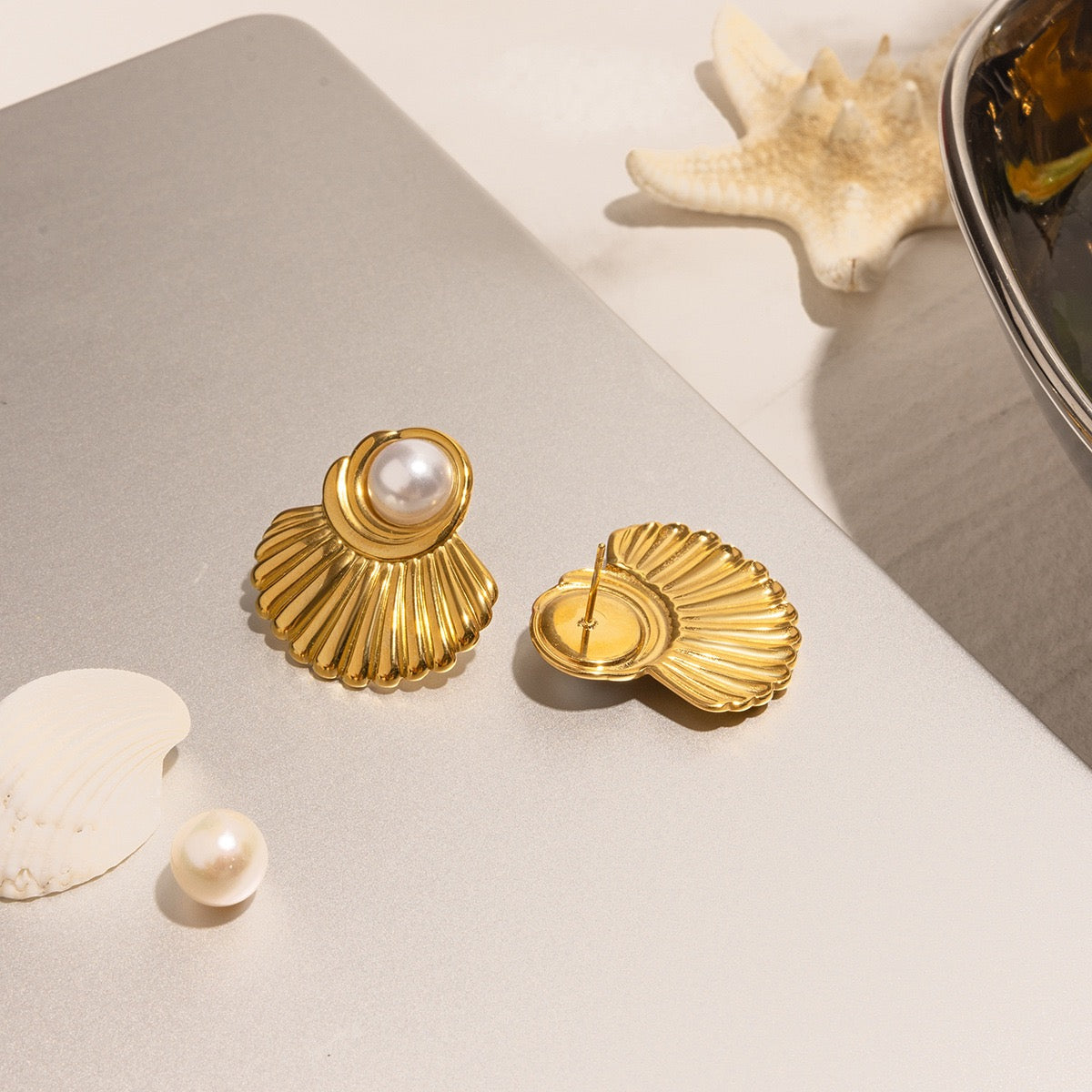 Pearly Shell earrings