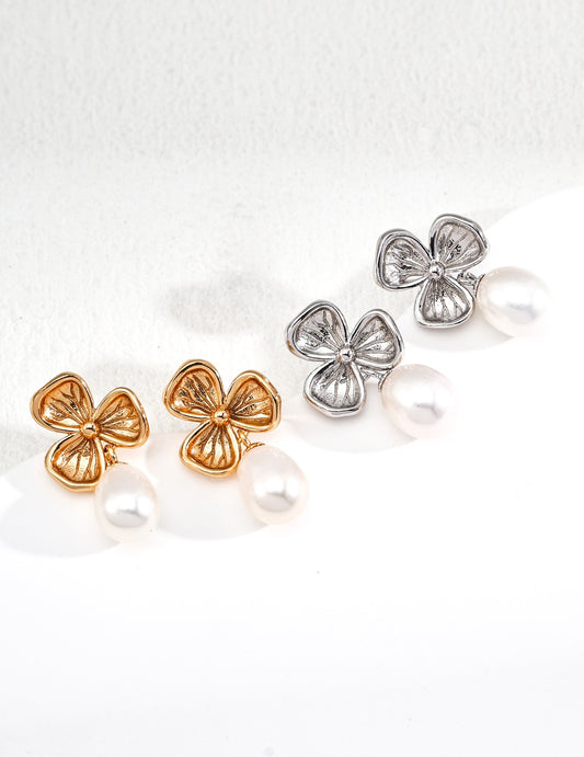 Clover flower pearl earrings