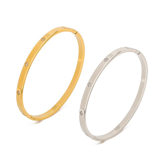 Dainty clover flower bangle