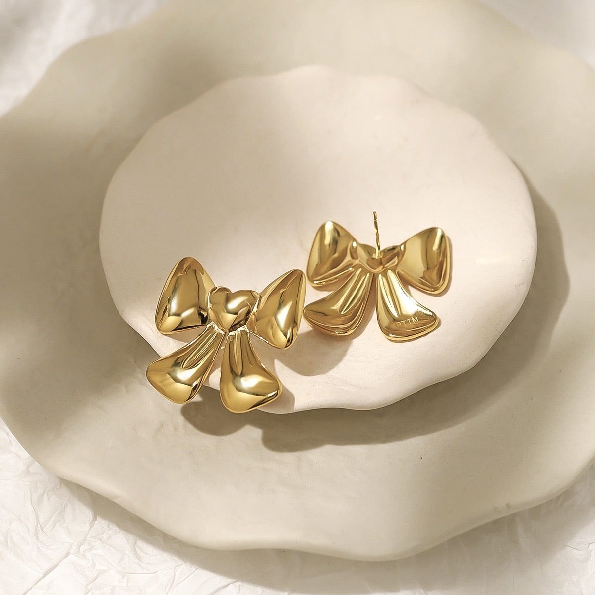 Victoria Sweet bow collections