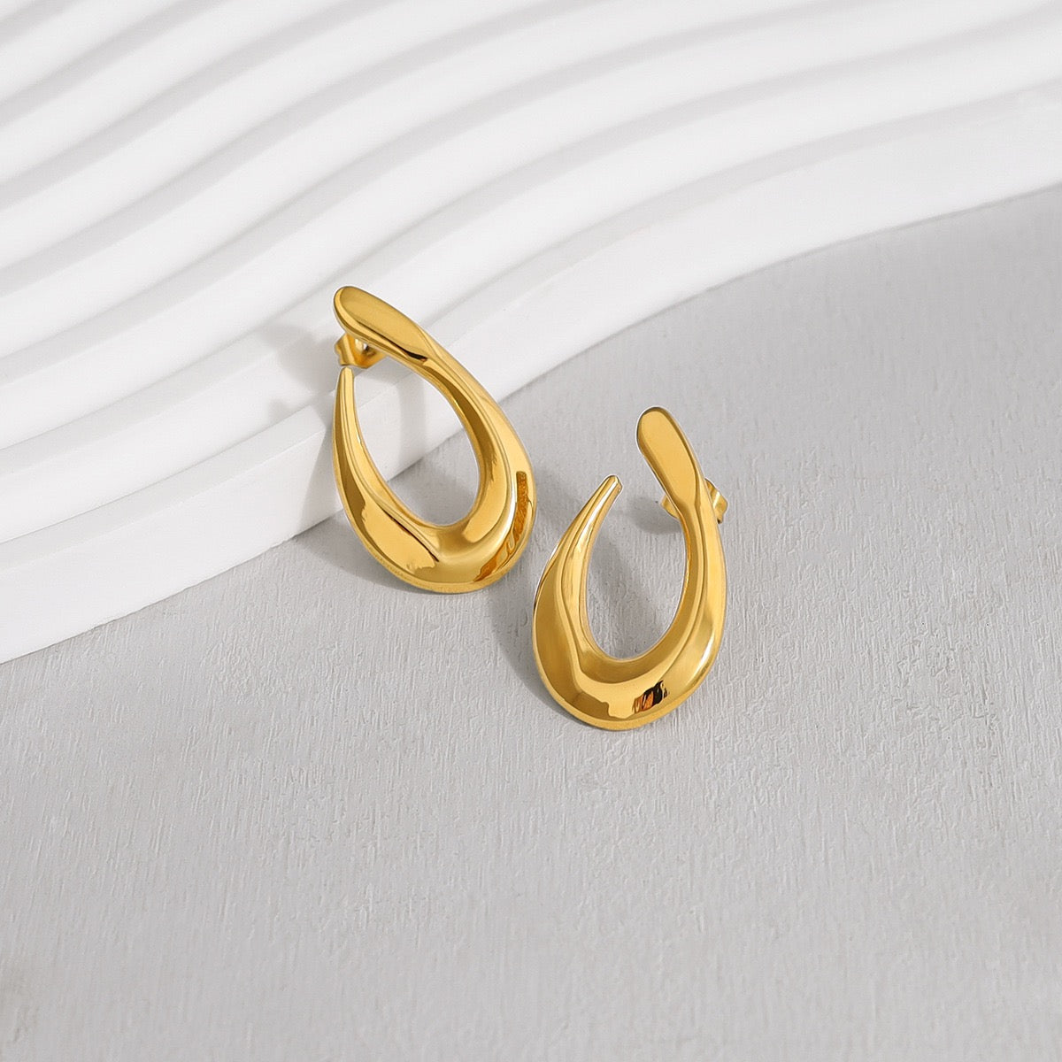Fresia Water drop earrings