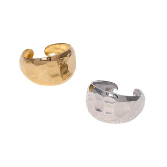 Classic band ring