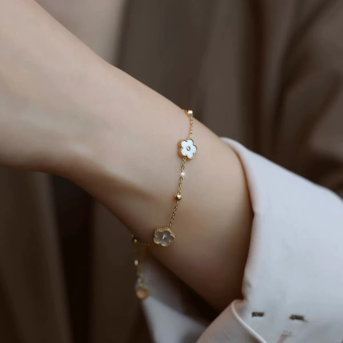 White flower set