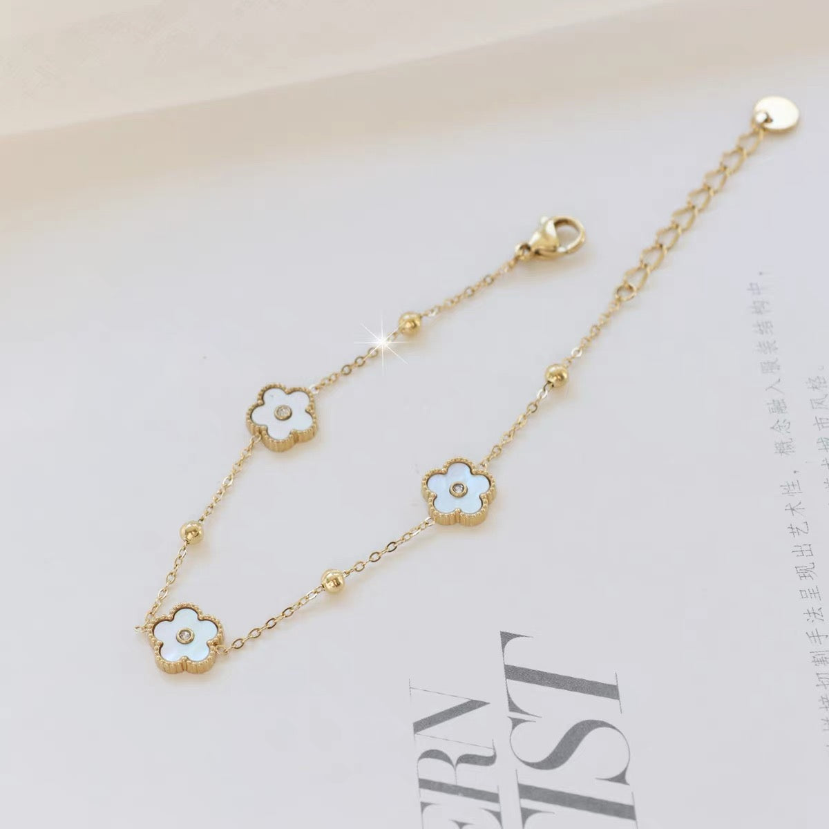 White flower set