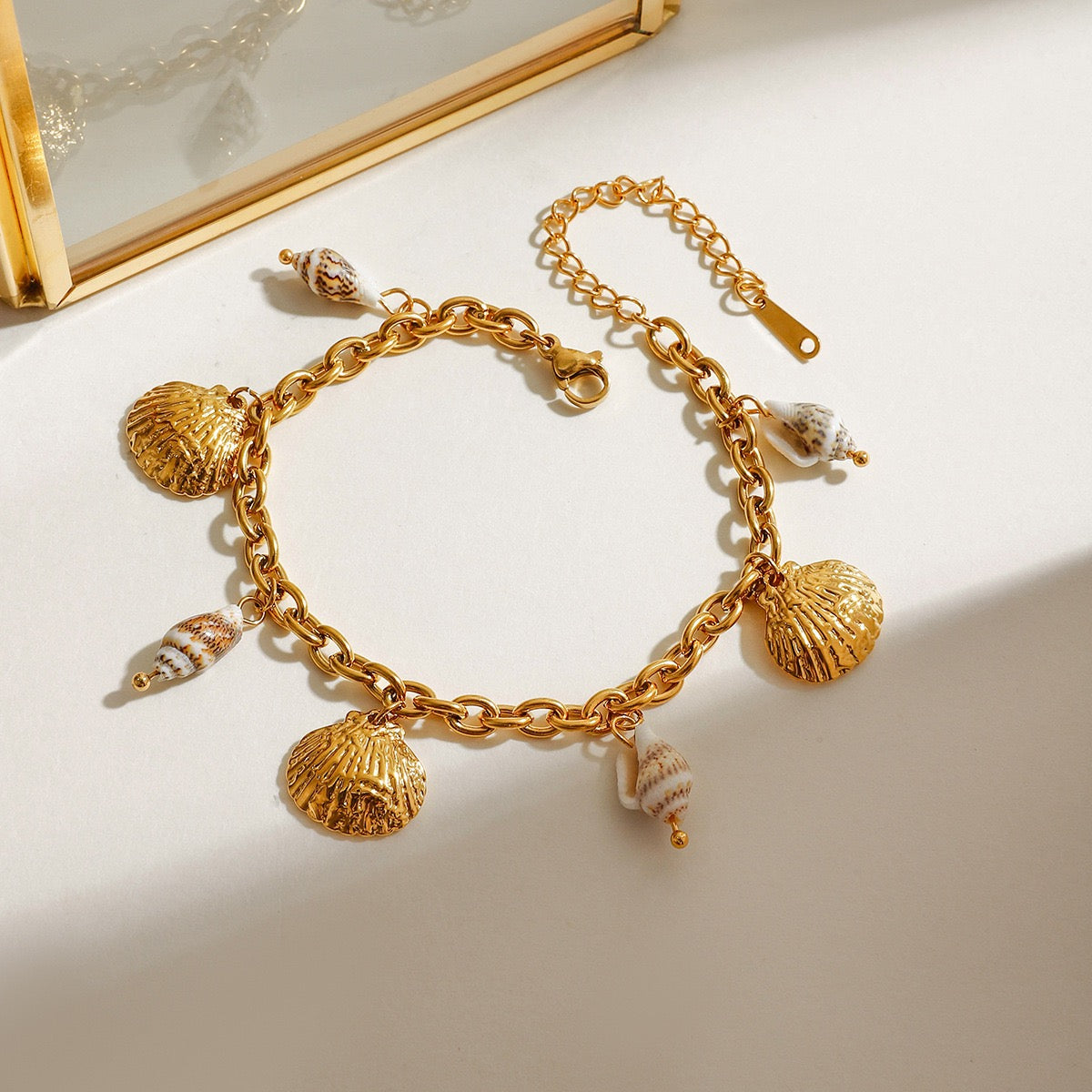 Bondi shell bracelet