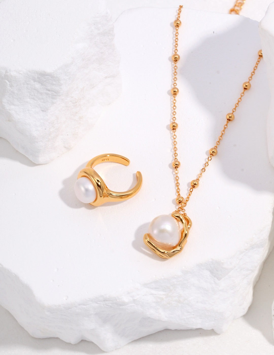 Koko Round pearl necklace